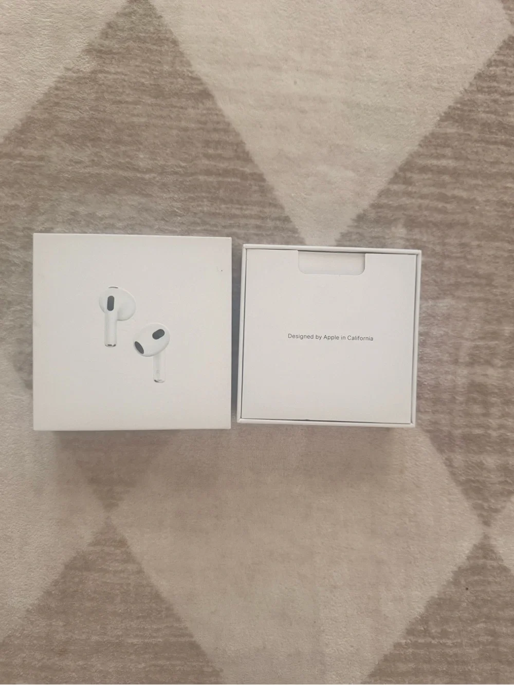 Apple White True Wireless Earbuds with Charging Case and USB-C Cable